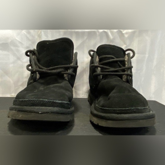🖤 UGG Neumel Chukka Boots Men’s Size 10 – Black Sheepskin Suede 🖤 - Picture 3 of 6